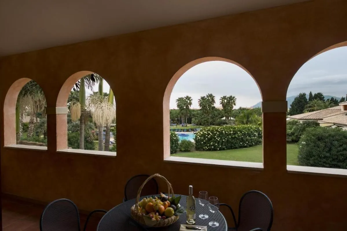 Tranquil Lantana Resort Hotel Apartments 15Km From Nora Beach 普拉